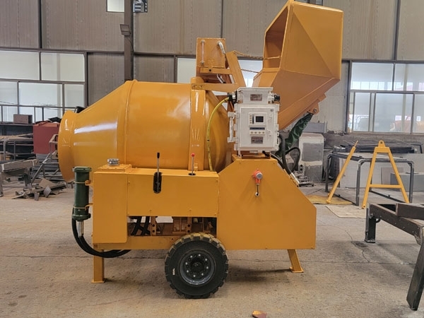 礦用濕噴臺車，礦用混凝土泵，礦用攪拌機發貨